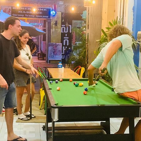 Social Backpacker Hostel & Rooftop Bar Battambang Exterior foto